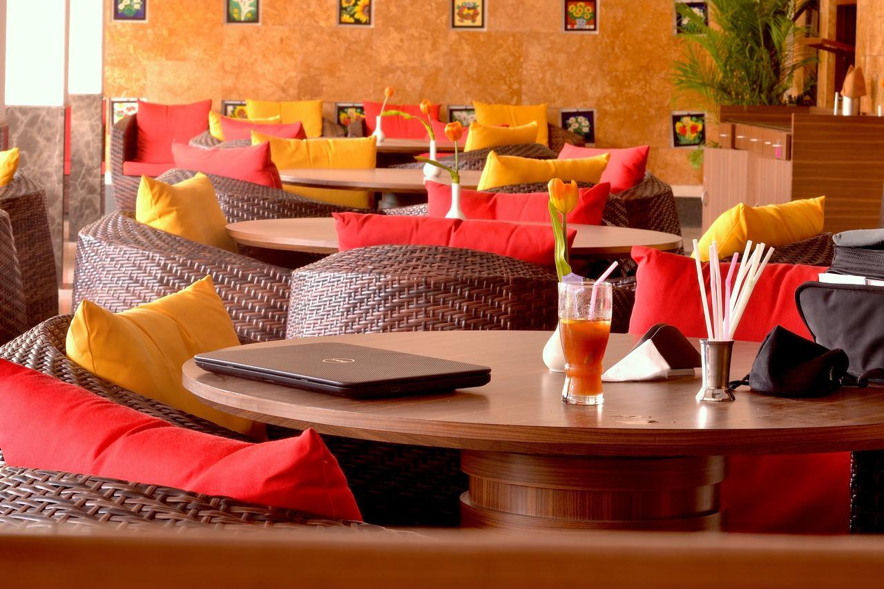 Club Emerald Mumbai Ngoại thất bức ảnh