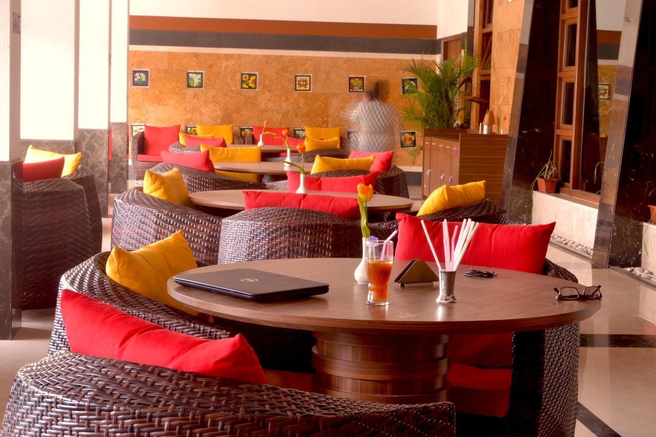 Club Emerald Mumbai Ngoại thất bức ảnh